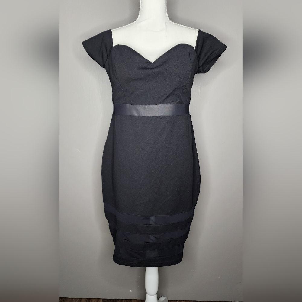 J for JUSTIFY Sexy Off Shoulder Black Knee Length Dress. Size: XL